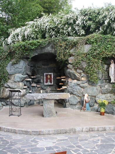 Lourdes Mariengrotte neben der Pfarrkirche | Silvia Pail | © Gemeinde Unterlamm