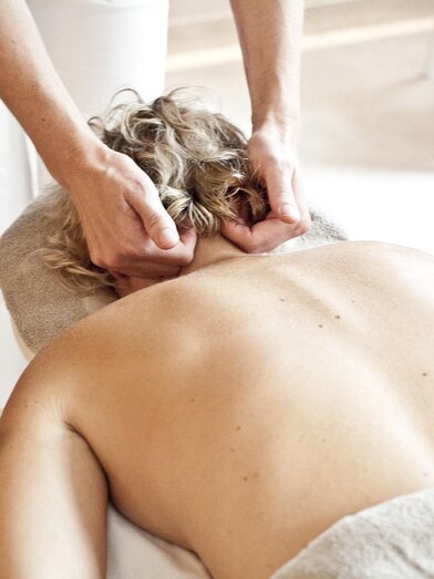Massage with oils | Tina Herzl Photography | © Thermenresort Loipersdorf