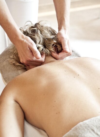 Massage mit Ölen | Tina Herzl Photography | © Thermenresort Loipersdorf