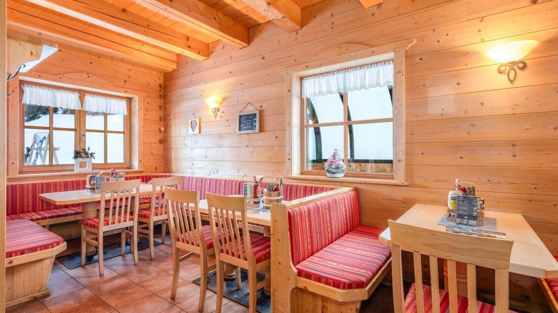 Innenansicht der Mitterhausalm | © Mitterhausalm | Alpine Genusswelten