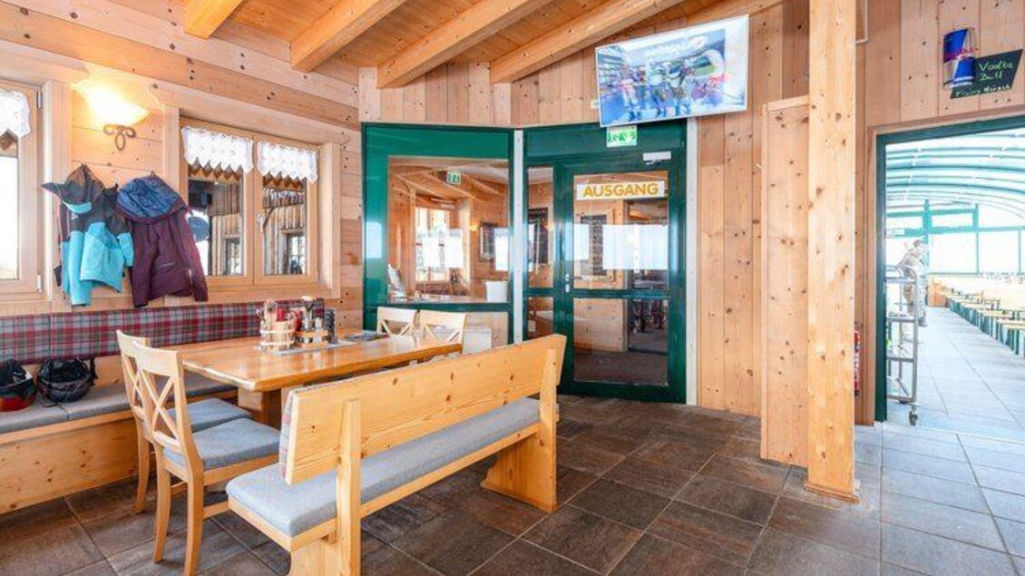 Innenansicht der Mitterhausalm | © Mitterhausalm | Alpine Genusswelten