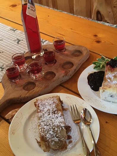 Hausgemachte Strudel | © Mostschenke Moorstüberl