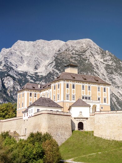 Schloss Trautenfels mit Grimming | Christoph HUBER | © Christoph Huber