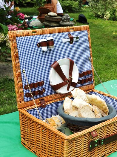Picknick im Garten des Volkskundemuseums Graz | © UMJ-J. Kucek