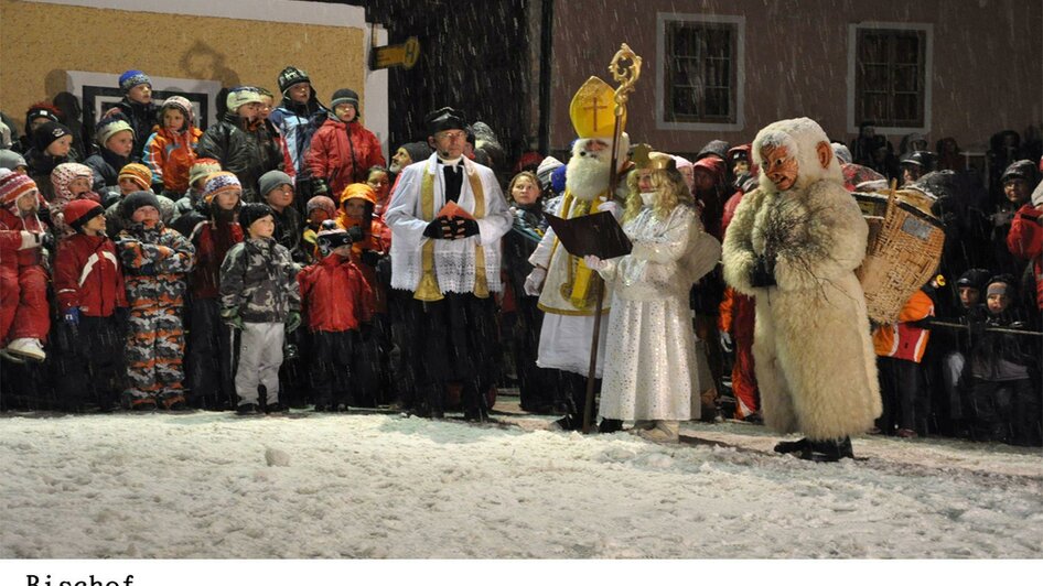 Nikologruppe Tauplitz, Bischof mit Kinder | © Nikolospielgruppe Tauplitz