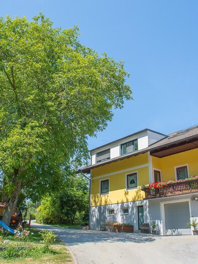 Obsthof Allmer_Haus_Oststeiermark | © Helmut Schweighofer