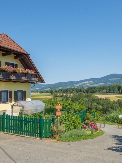 Obsthof Stelzer_Haus_Oststeiermark | © Helmut Schweighofer