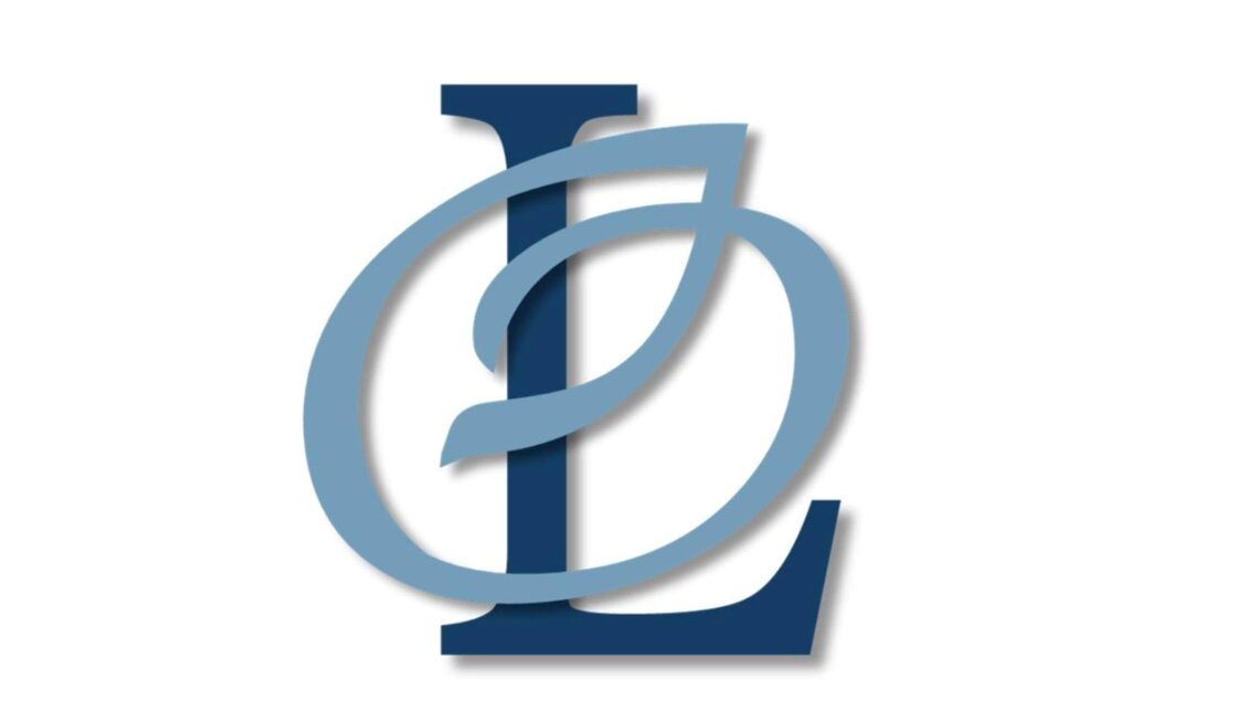 Ein stilisiertes Logo mit den Buchstaben „L“ und „D“, umgeben von einer geschwungenen Linie, die an ein Blatt erinnert. Die Farben sind Blau und Hellblau. | © Lisa Schweitzer