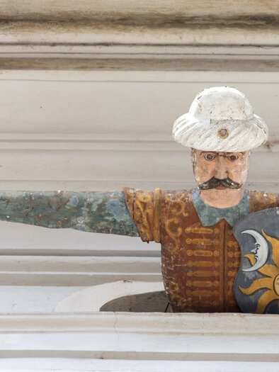 Holzfigur im Palais Saurau in Graz | © Graz Tourismus-Harry Schiffer