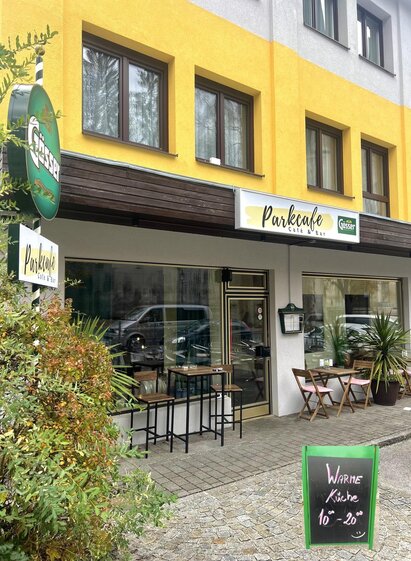Das Parkcafe in Admont gegenüber der Stiftskirche | Marek Borbely