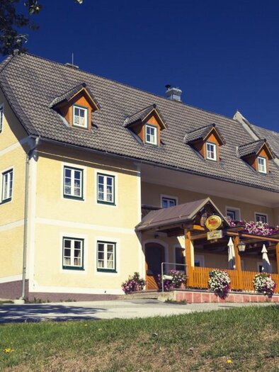 zu sehen ist die Frontansicht Pension Geier. | © Pension Geier