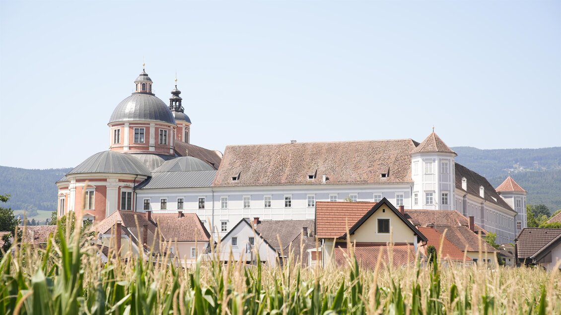 Pöllau_Kirche mit Schloss Pöllau_Oststeiermark | © Tourismusverband Oststeiermark