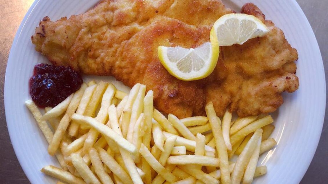 Putenschnitzel mit Pommes | © Pizzeria-Restaurant AL Bashir KG