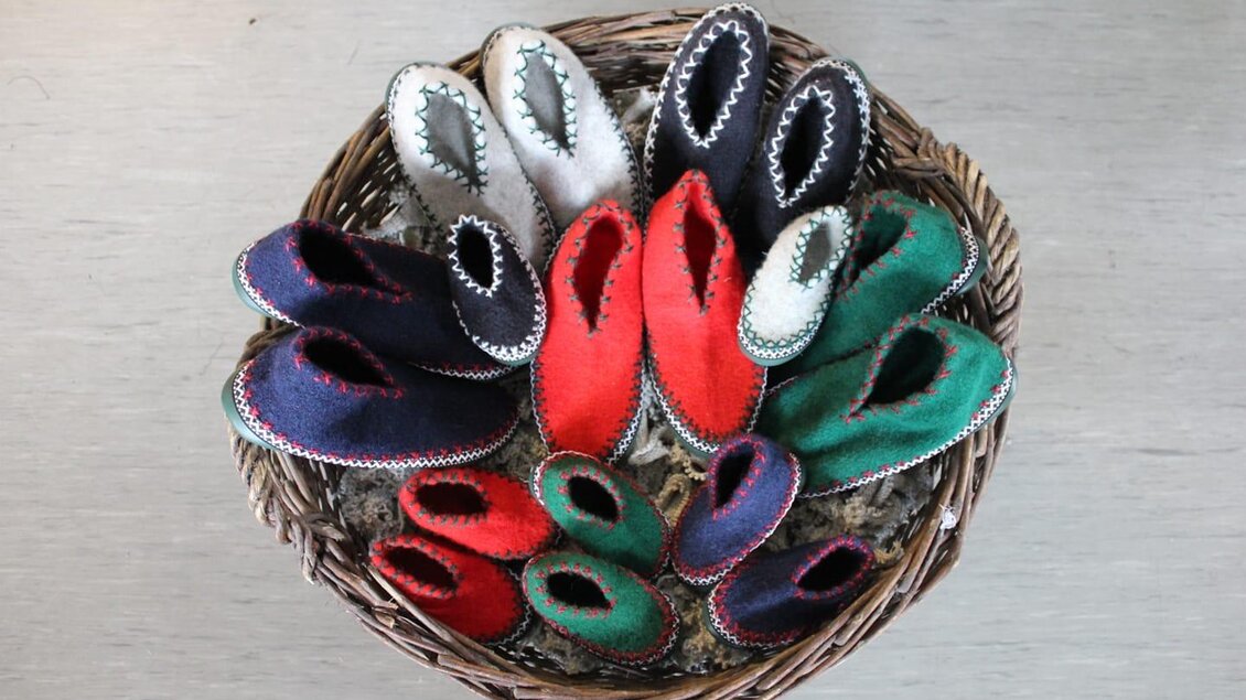 Hüttenschuhe in allen Größen | © Plakolm Hüttenschuhe