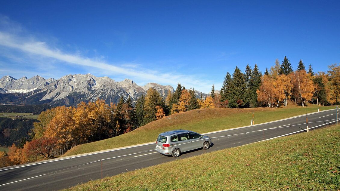 Fahrt durch eine bunte Herbstlandschaft auf der Pl | © Martin Huber