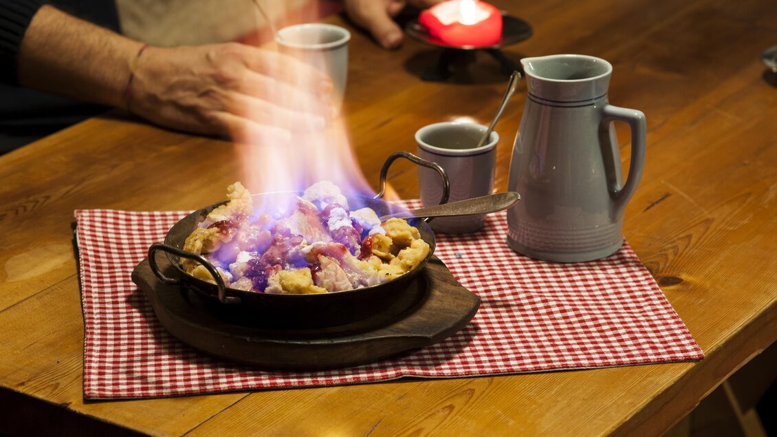 Kaiserschmarrn nach Bauernart flambiert | © Walcher, Stoanerhof