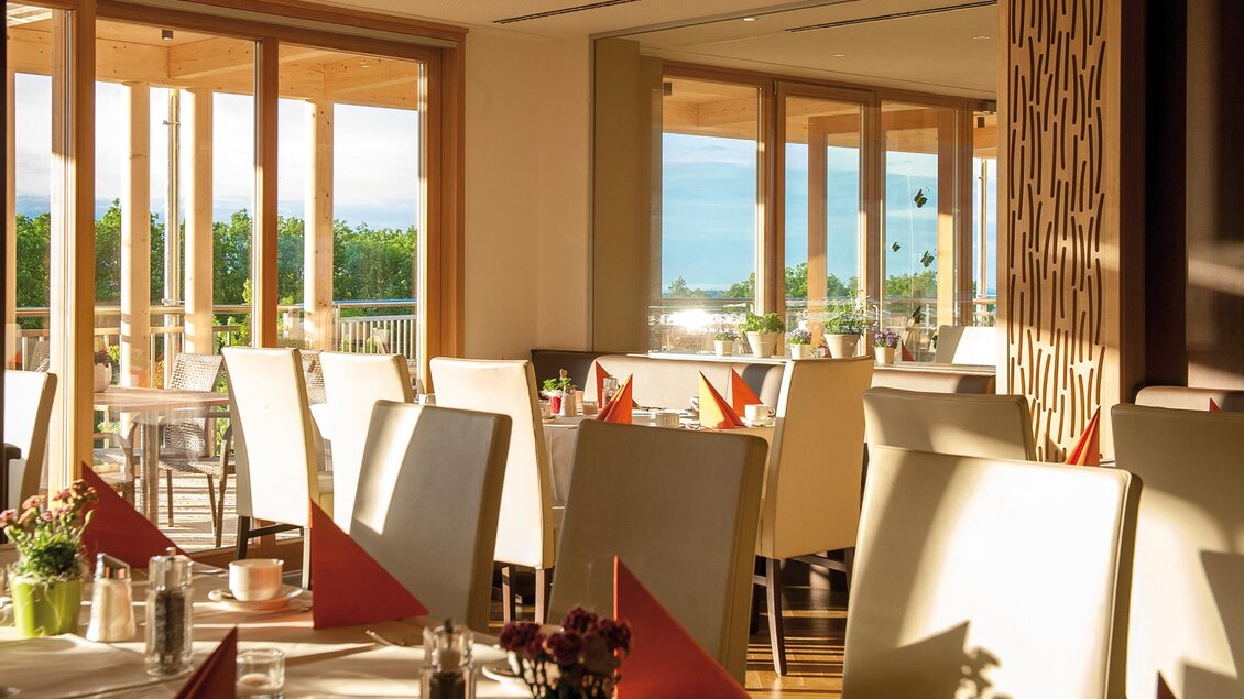 Zu sehen ist das sonnige Restaurant im Hotel Retter.  | © RETTER Bio-Natur-Resort