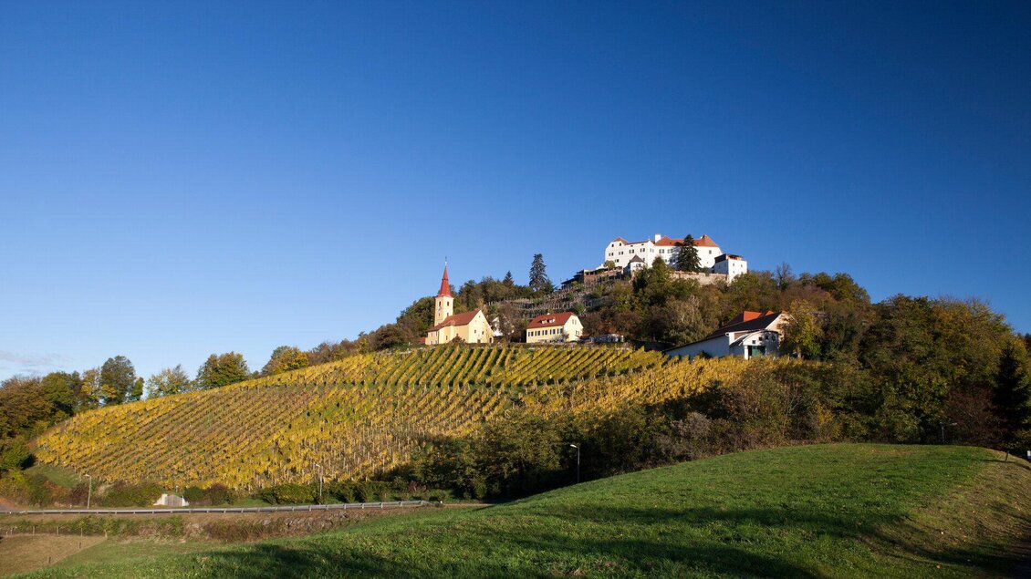 Blick auf Schloss Kapfenstein | © Schloss Kapfenstein
