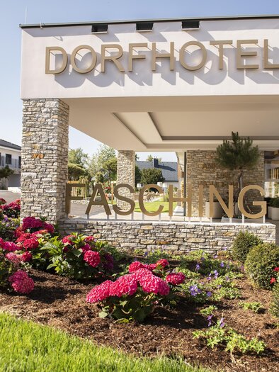 <p>Aussenansicht Dorfhotel Fasching.</p> | © Dorfhotel Fasching