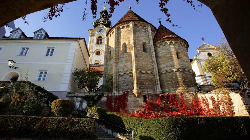 Church and Karner_Summer_Eastern Styria | © Tourismusverband Oststeiermark