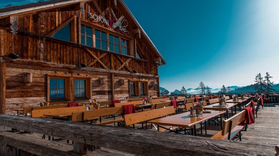 Aussenansicht Schöni-Alm bei herrlichem Winterwetter  | © Richard Schönberger