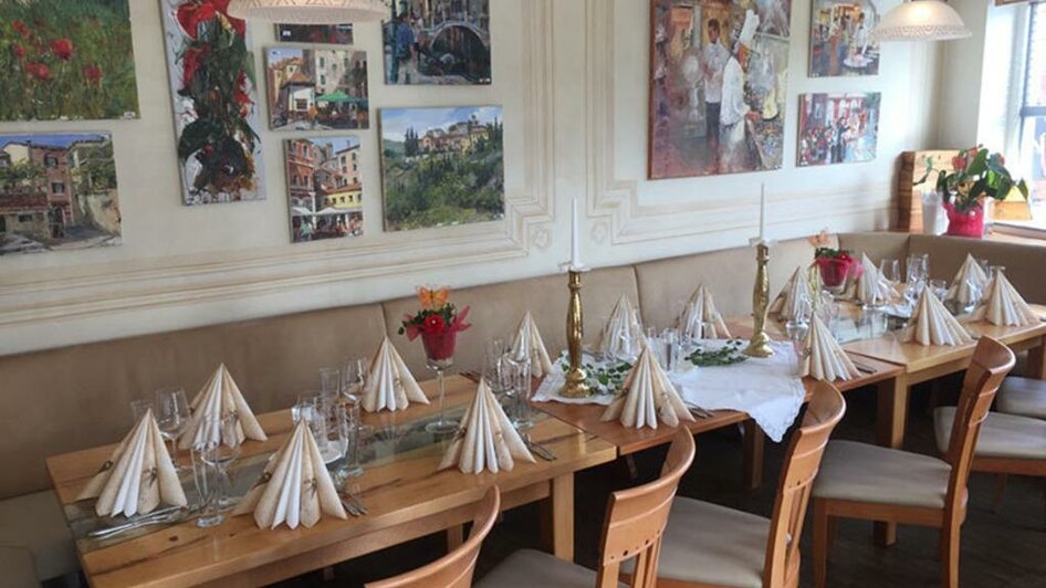festlich gedeckte Tische in Schaller's Gastwirtsch | © Schaller's Gastwirtschaft