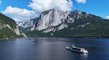 Schifffahrt, Altaussee, Schiff mit Trisselwand | © Altaussee Schifffahrt | Altaussee Schifffahrt | © Altaussee Schifffahrt
