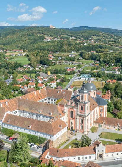 Pöllau_Schoss und Pfarrkirche Pöllau_Oststeiermark | © Helmut Schweighofer