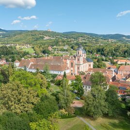 Schlosspark Pöllau_Blick auf Kirche_Oststeiermark | © Helmut Schweighofer