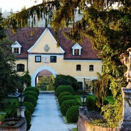 driveway castle Obermayerhofen | © Schloss Obermayerhofen