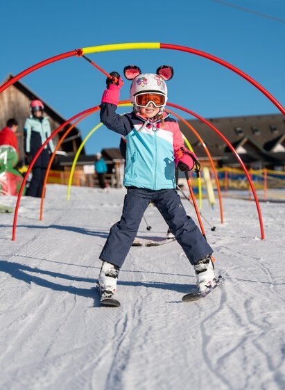 Kind beim Skifahren_Oststeiermark | © Cian Baumgartner