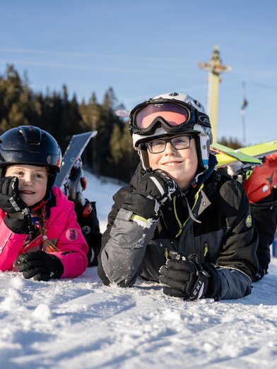 Skilift Rettenegg_Kinder mit Ski_Oststeiermark | Klaus Ranger | © Tourismusverband Oststeiermark