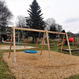 Spielplatz Fischbach_Schaukel_Oststeiermark | © Gemeinde Fischbach
