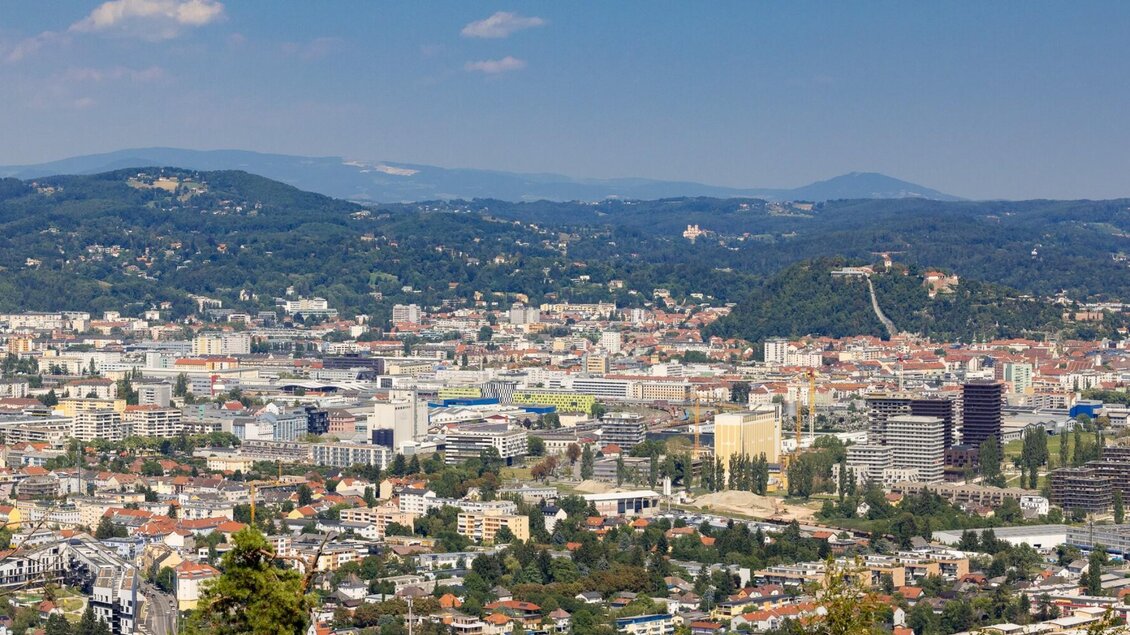 Panorama über Graz von St. Johann und Paul | © Graz Tourismus-Harry Schiffer