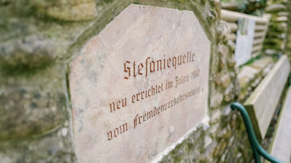 Stefaniequelle_Writing_Eastern Styria | © Tourismusverband Oststeiermark