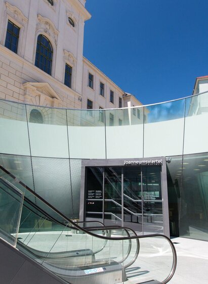Eingang Steiermärkische Landesbibliothek | © Graz Tourismus - Harry Schiffer