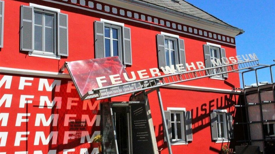 fassade neu steirisches feuerwehrmuseum kunst  kul | © Feuerwehrmuseum