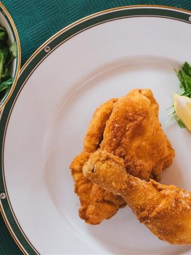 Backhendl mit Salat | © AdobeStock