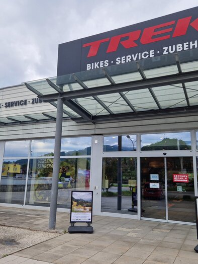 TREK Store Außen | © Zita Molnar Tengerdi