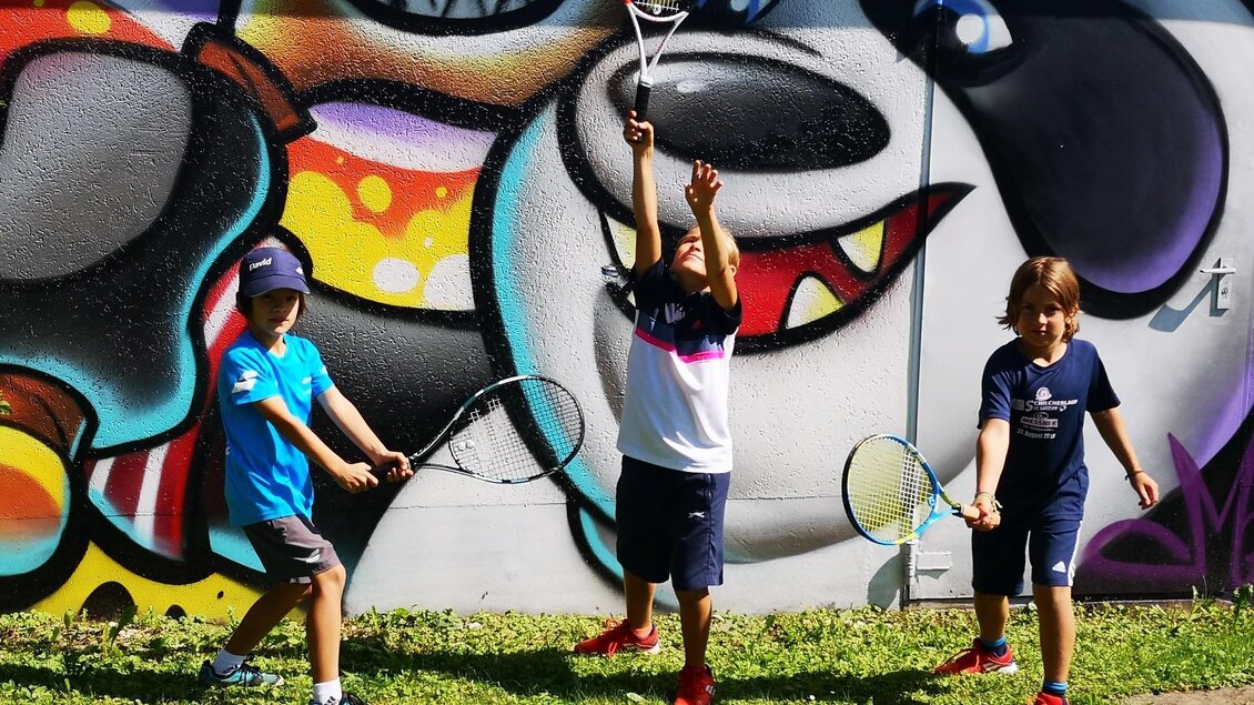Kinder haben Spaß beim Tennis | © Kerim Sijercic