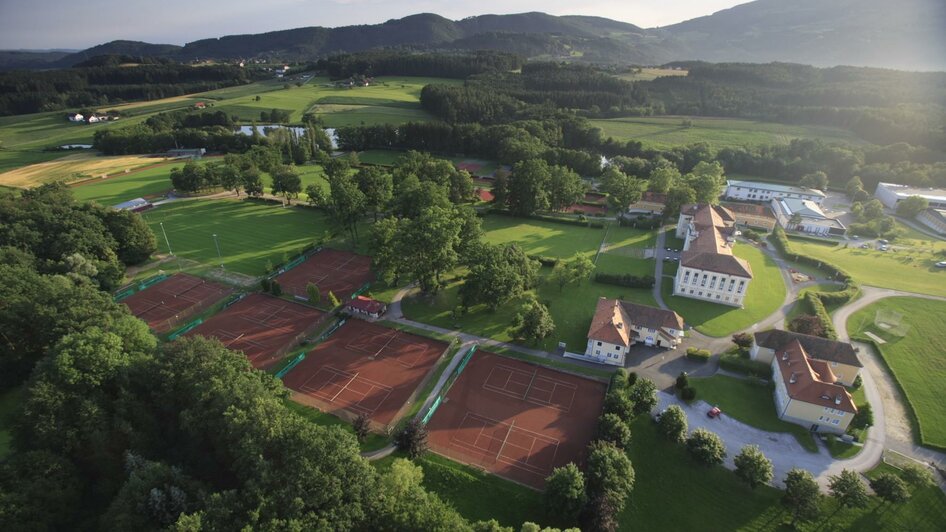 Schloss Schielleiten_Tennisplätze_Oststeiermark | © Tourismusverband Oststeiermark