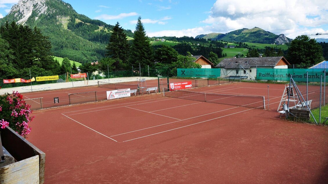 Tennisplatz Tauplitz, zwei Sandplätze