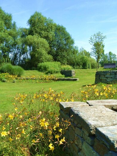 Stone walls in the Bad Blumau thermal spa park | © Kurkommission Bad Blumau | J. Rath | © Kurkommission Bad Blumau
