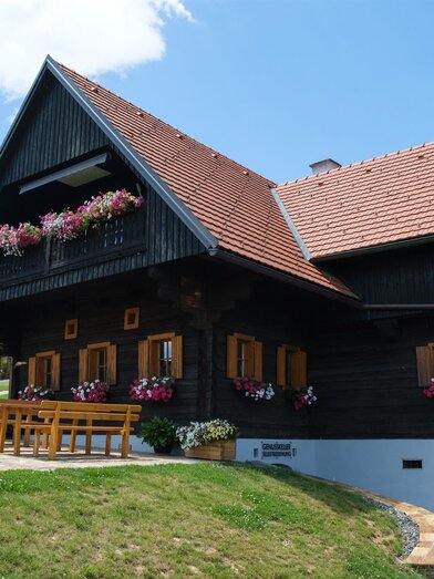 Sonnenterrasse vor dem Haus, Kastanienhof Klug | © Schilcherland Steiermark | Markus Trinkel/ trimaks photography | © Schilcherland Steiermark