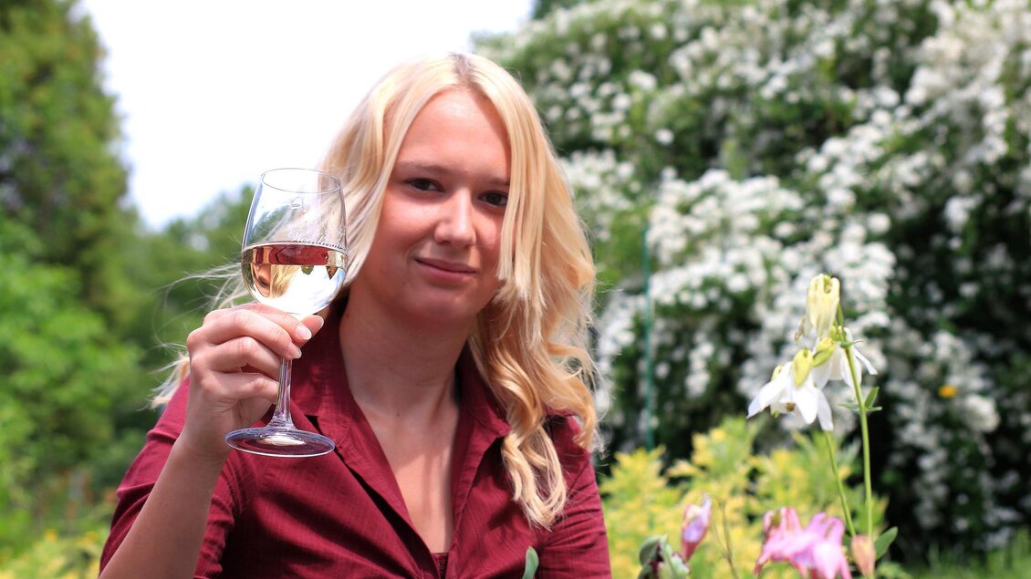 Die Chefin prostet uns zu! | © Familie Lindner