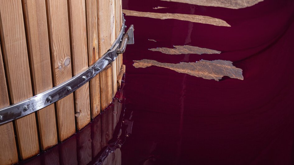 Rotwein pressen mit der Baumpresse | © Weinbau Wurzinger