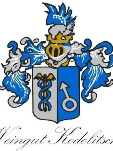 A coat of arms with blue and white colors that represents a winery. Below is the inscription "Weingut Kodelitsch". | © Weingut Kodolitsch