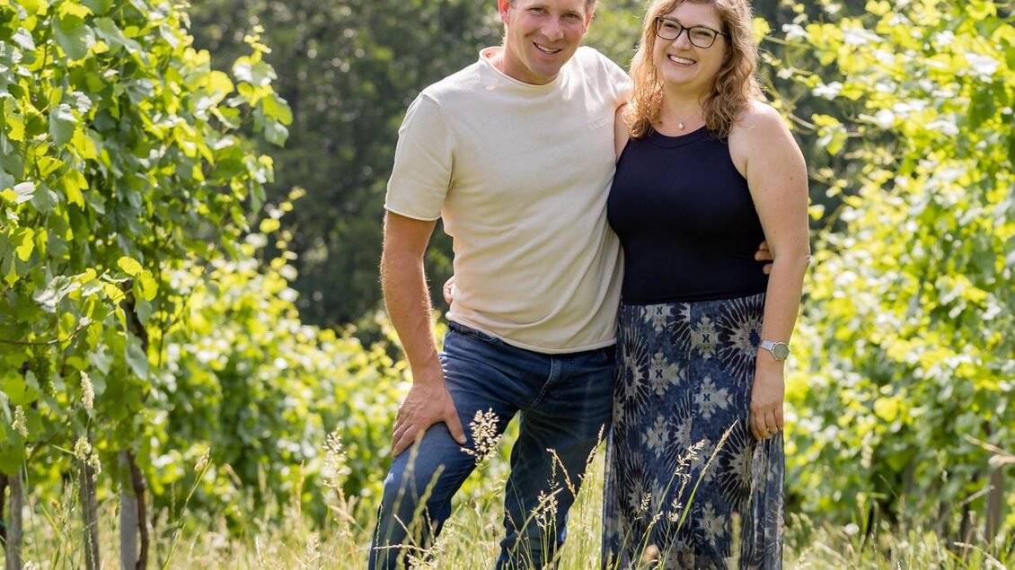 Anna & Johannes vom Weingut & Buschenschank Pölzl in Großklein in der Südsteiermark. | © ELISABETH FRÖHLICH photography