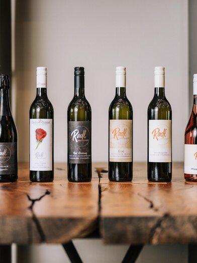 Weinsortiment | © Anton Meyer - Weingut Radl | Rene Knabl | © Anton Meyer - Weingut Radl
