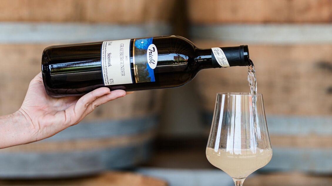 Ein gutes Tröpferl in Ehren... | © Weingut Triebl
